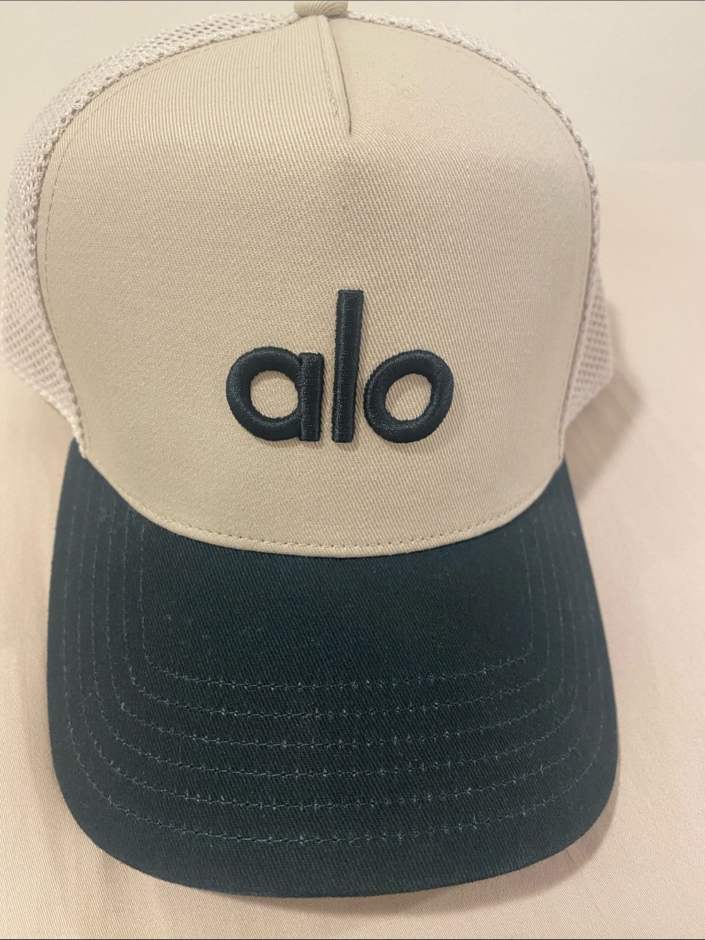 Alo yoga hat

Color cream/navy